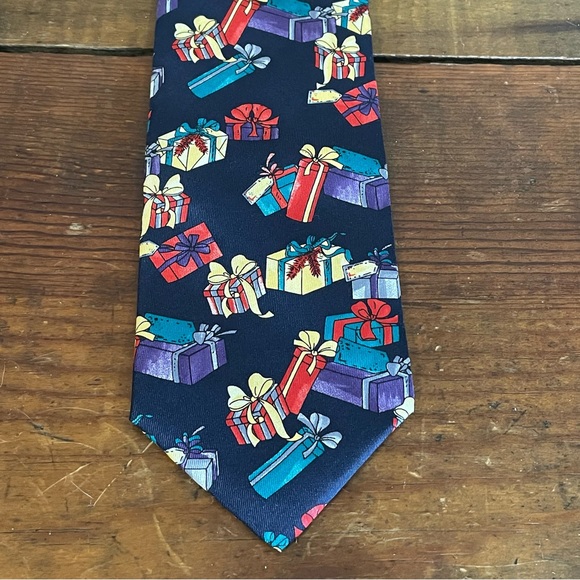 Lands’ End Direct Merchants 100% silk, wrapped presents tie. - Picture 3 of 5